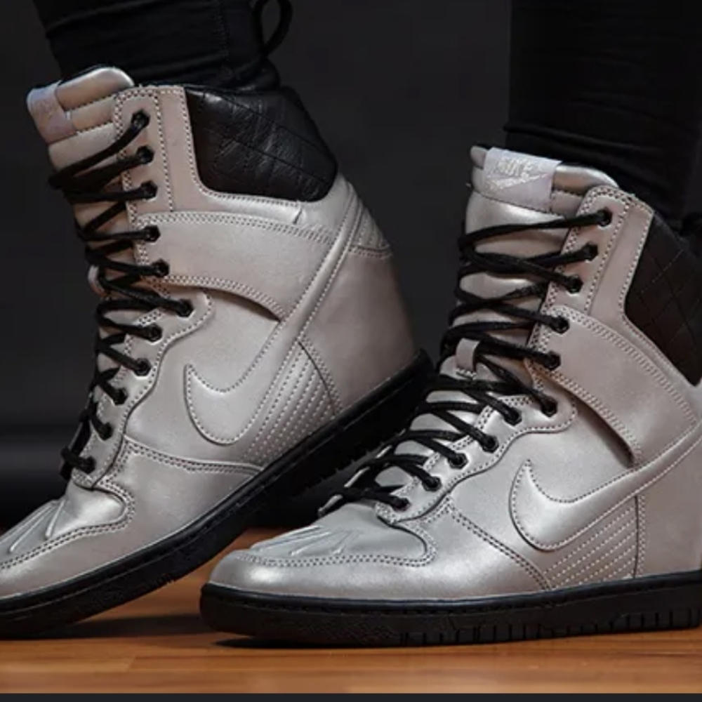 Nike WMNS Dunk Sky Hi SneakerBoot PRM “Reflective Silver”